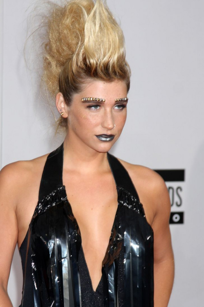 3. Kesha serving us a hot platter of hair, brows and lips