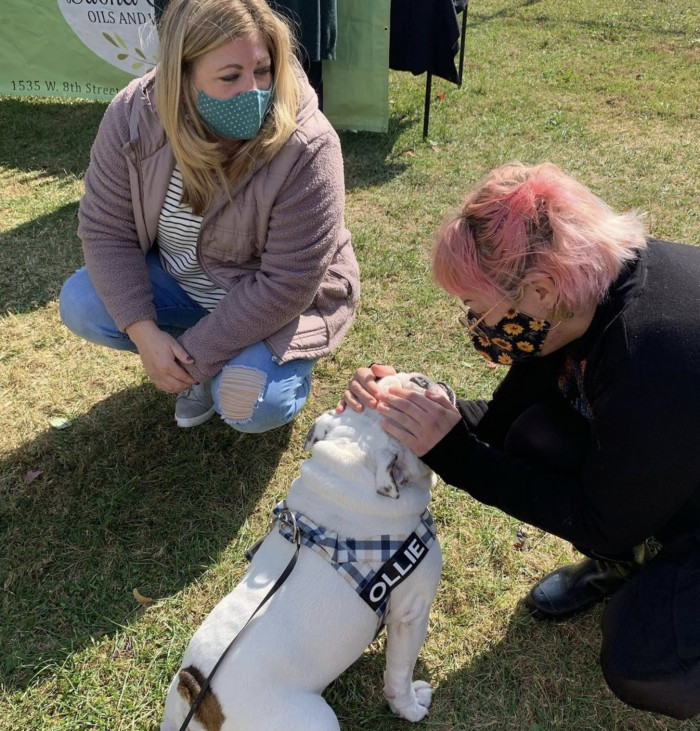 See, this is what the runners should have done instead. Petting Ollie is more beneficial if you ask him.