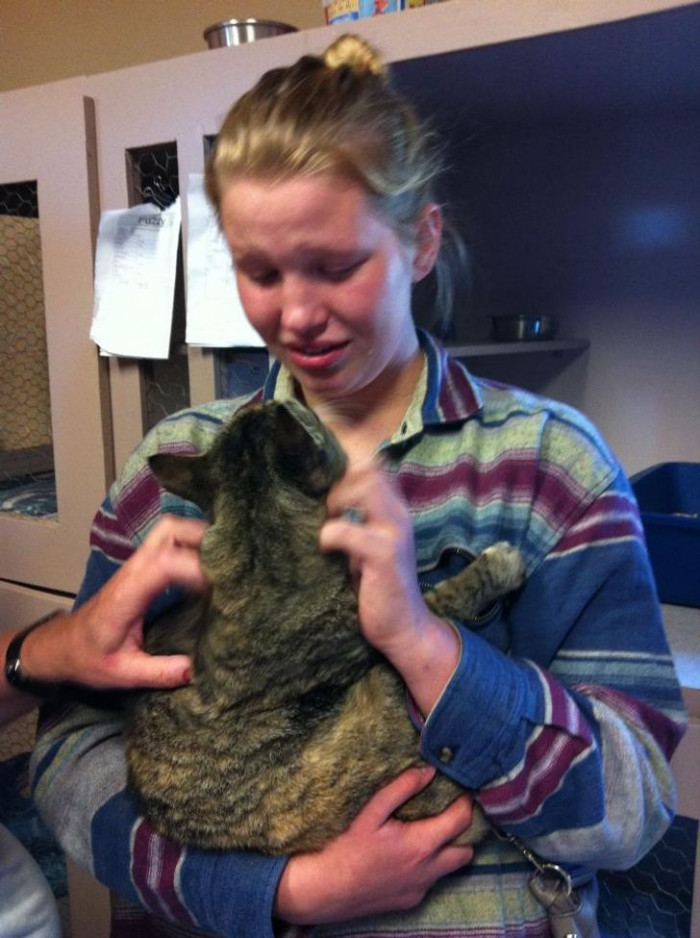 11. This girl was overjoyed to find her beloved cat at a shelter after giving up hope of ever reuniting with her again.