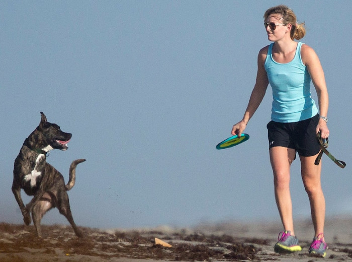 20. Lindsey Vonn and her dog with a bum knee named Leo