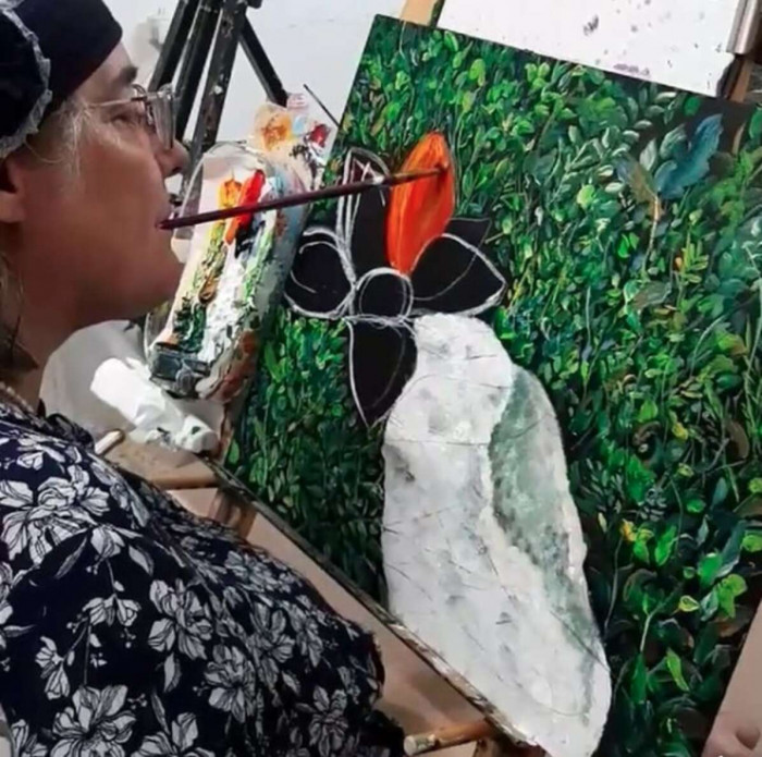 But perhaps the most adorable thing Donna does is feed Bracha with a specially modified spoon.