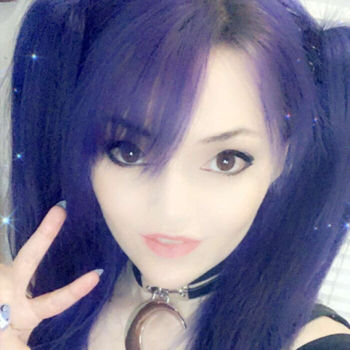 The lady doesn’t tolerate men's unwanted attention and drives them away with the most stunning replies.