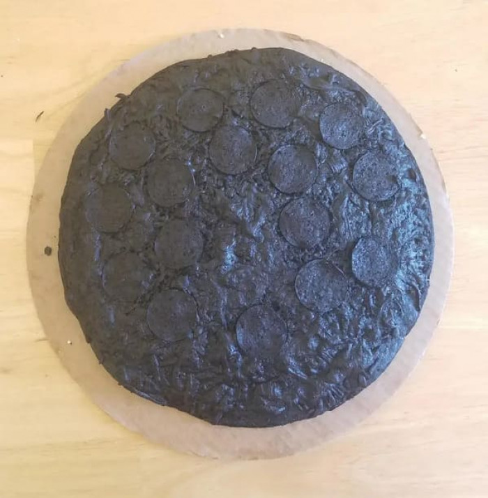 24. “Boyfriend made meat circle pizza and left it in the oven for 5 hours. I’m no longer the bad cook of the family”