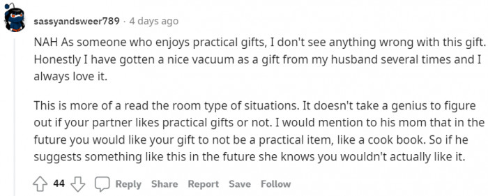 This user doesn't see anything wrong with the gift