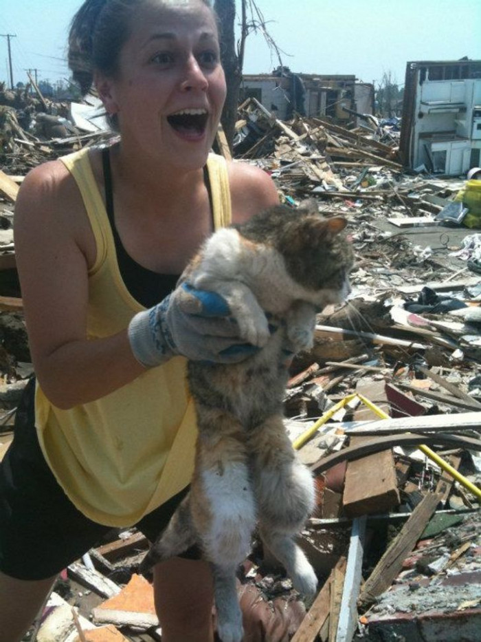 6. A tornado wrecked this woman's home, but it turned out to be a pleasant surprise when she discovered her lost cat 16 days later.