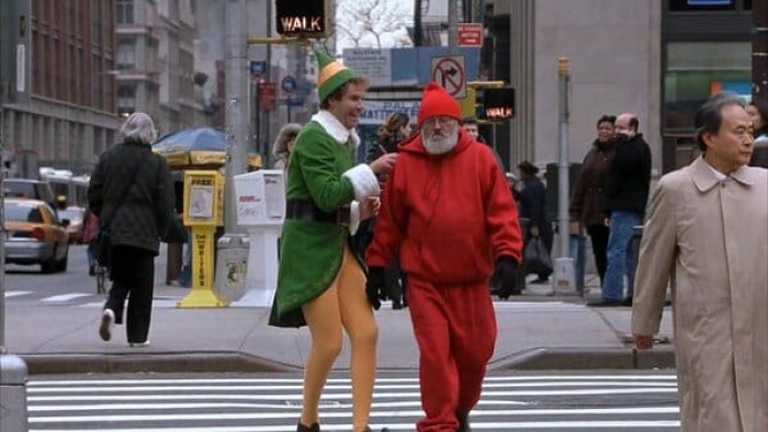 5. The people on the streets Will Ferrell interacted with on the movie 'Elf' (2003) are actual New Yorkers and not paid actors