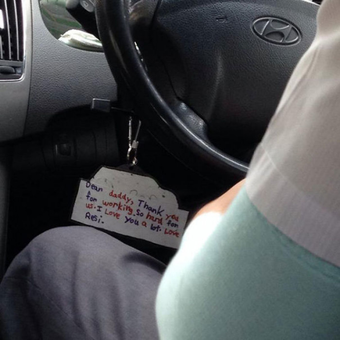 A customer spotted this adorable note hanging from a cab driver's steering wheel