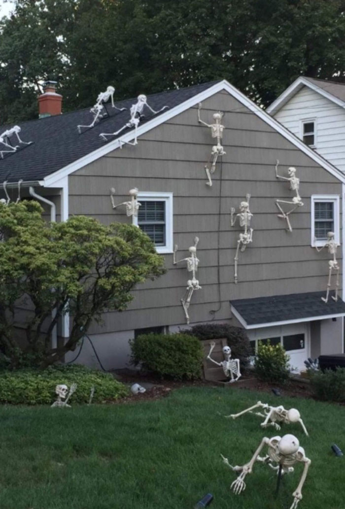 5. This Houses Halloween Decorations