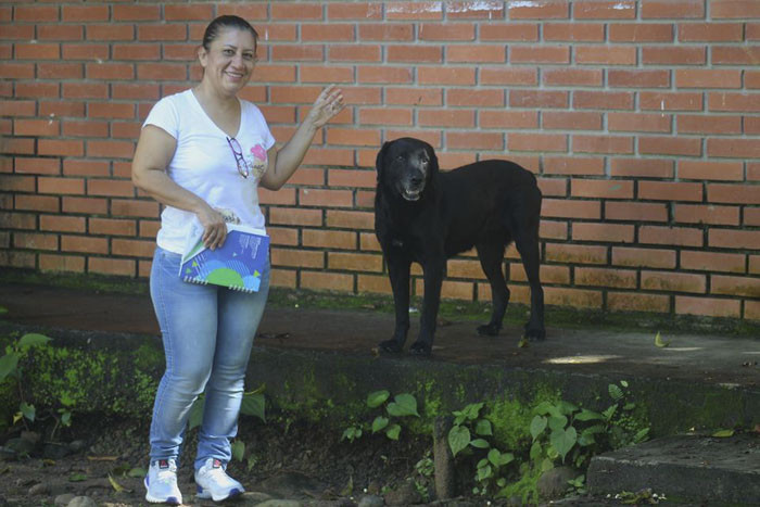 Amazed by how smart the pup was, the attendant couldn't help but