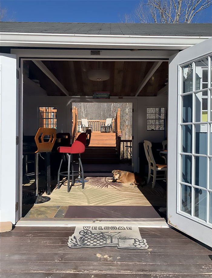 This lounge is ideal for family get-togethers and game nights.