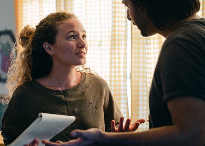 The Redditor said that her husband bought her a spoon set for $20 while spending more than $5,000 on lavish gifts for his friends.