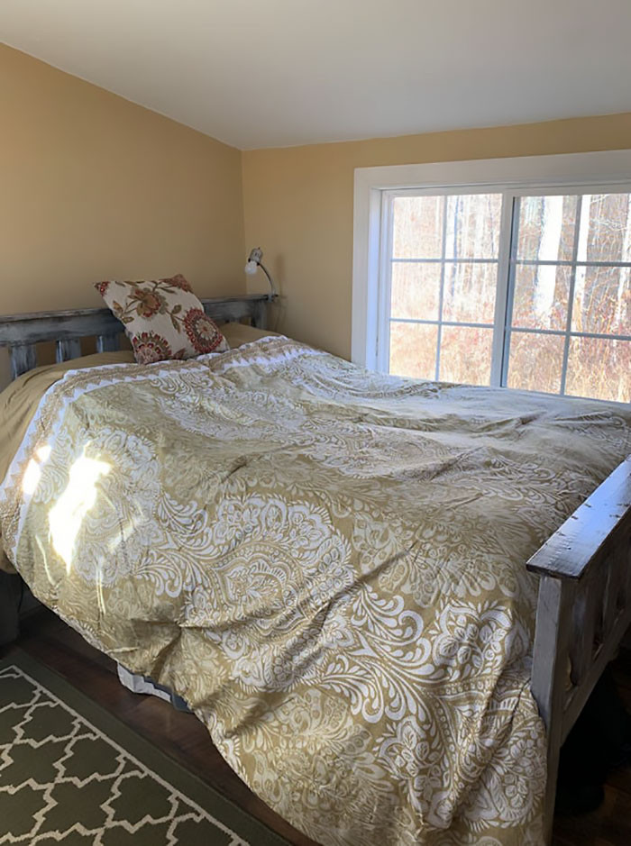 Please let me stay in this nice guest room as your guest.