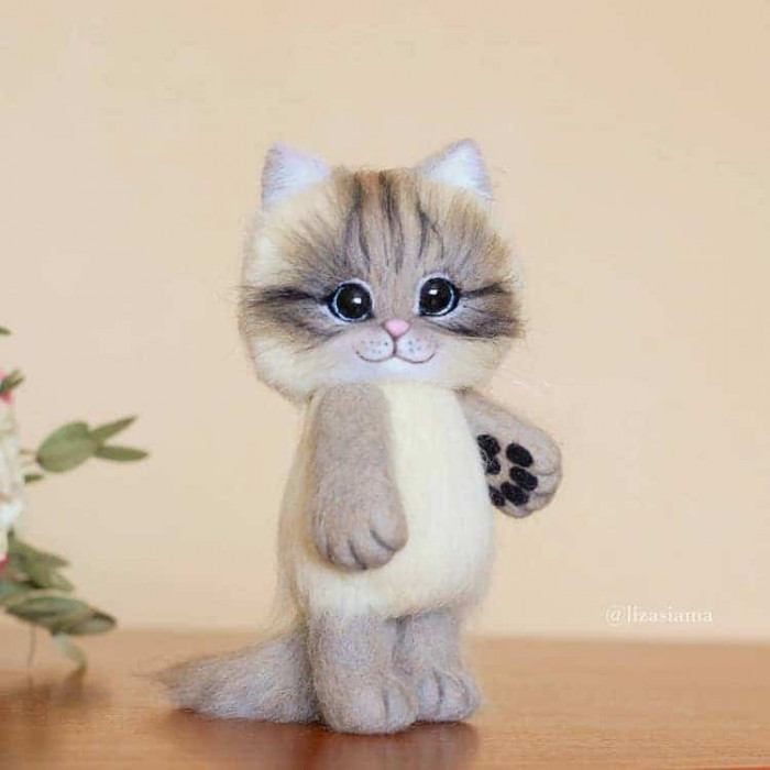 Adorably, the padded paws and toe beans of Elizabeth's felt cats are also unique, like real cats, sometimes pink and sometimes black.