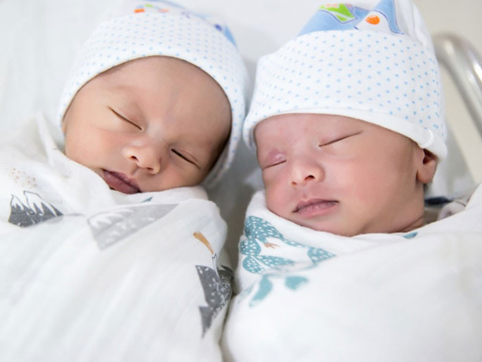 A Redditor gave an honest opinion about coworkers' intention to name their newborn twins the same.