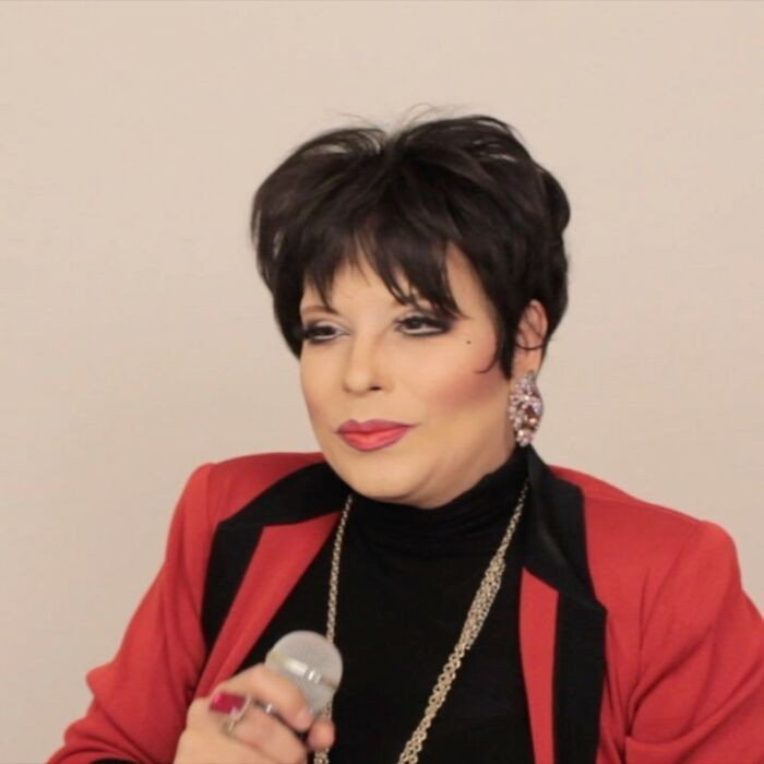 19. Successful musical performer Liza Minnelli.