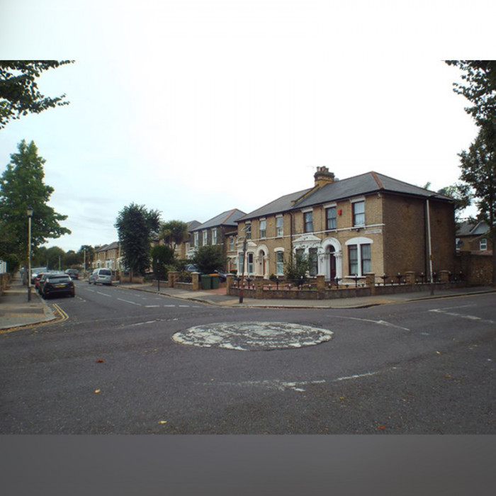 This is one of the traffic circles in the eastern London suburb (not the actual location where the calico was found).