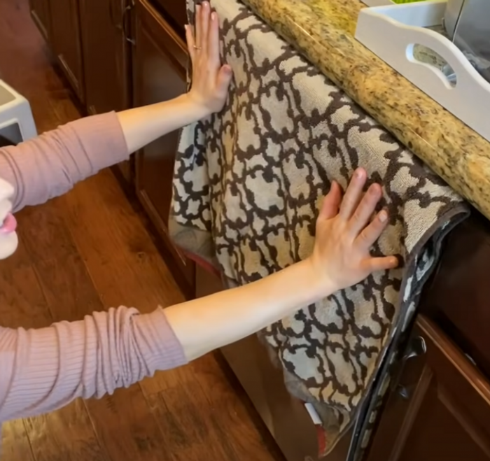 Drying dishes in a dishwasher can be simple.