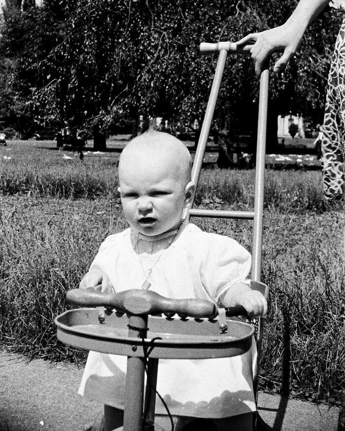 Thanks to the note, he discovered that the photos were taken in April 1943.