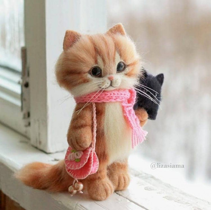 Delektorskaya adds a plethora of small touches as well, with no two cats having the same fur, faces, or accessories.