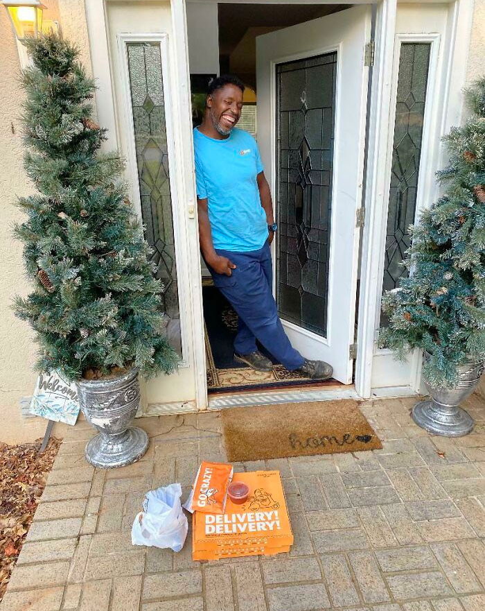28. This Customer Made My Day!! I Was Just About to Snap the Picture of the Food on the Doorstep When He Opened the Door and Said, “Wait a Second!” and Posed for It!!