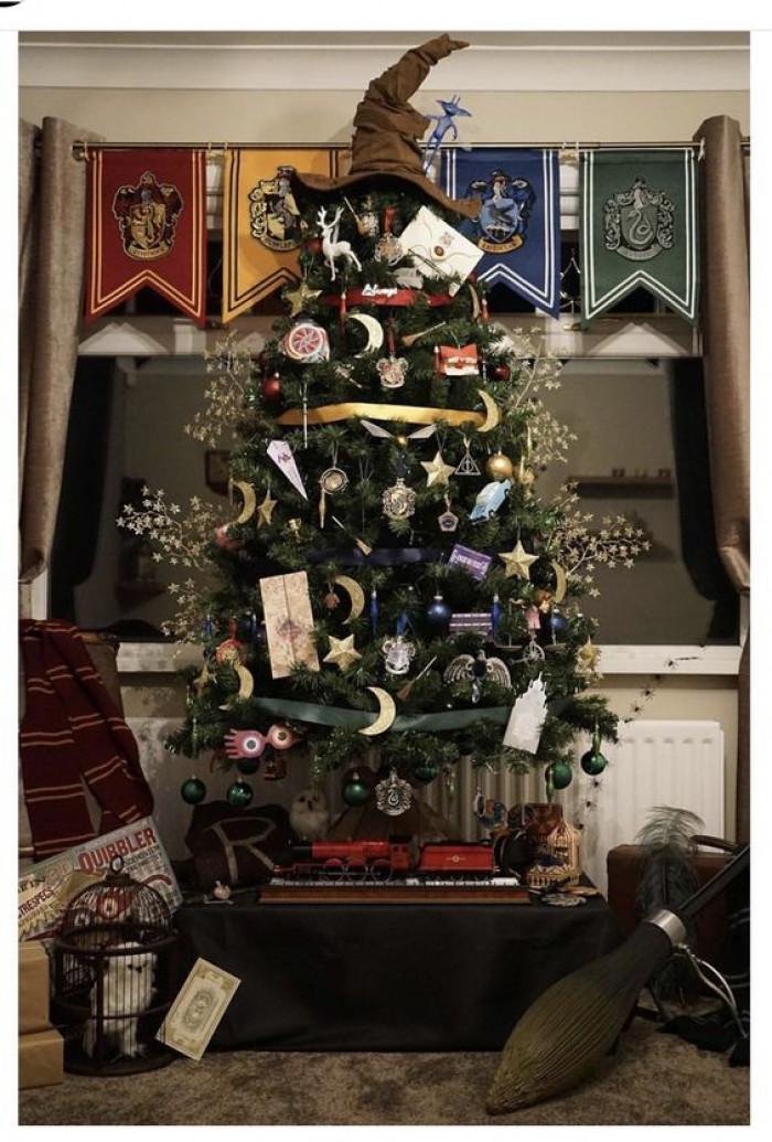 Like this Harry Potter themed tree that brings all the magic into one spot.