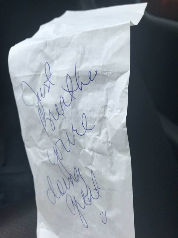 3. This mom and dad was struggling with their crying twin babies in a restaurant and a anonymous person picked up their bill and left this note for them.