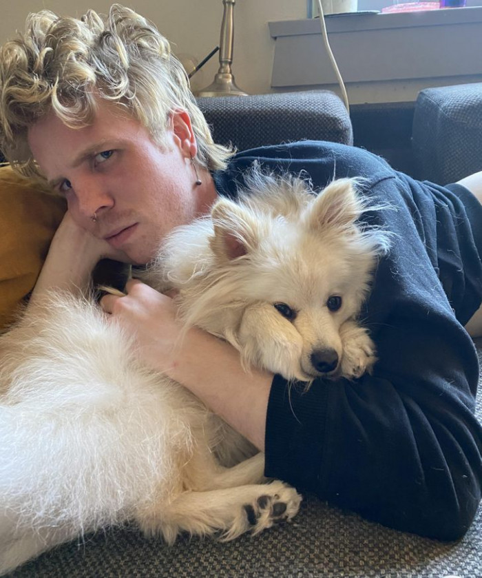 4. Mom wanted to give this fur baby a brush during her bath. Instead, she rushed to her dad, and they both gave her this look.