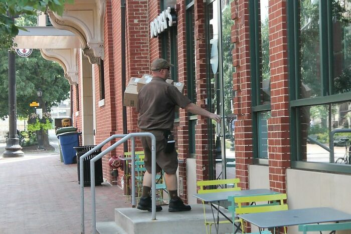 People who use shipping services have had at least one unpleasant experience with delivery companies.