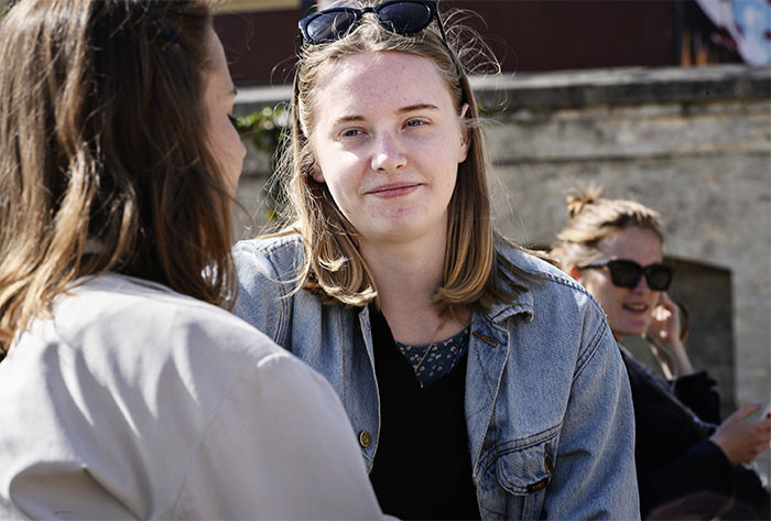 Photo 4 - Telephoto lens. People sitting so close they can likely overhear each other's conversations.