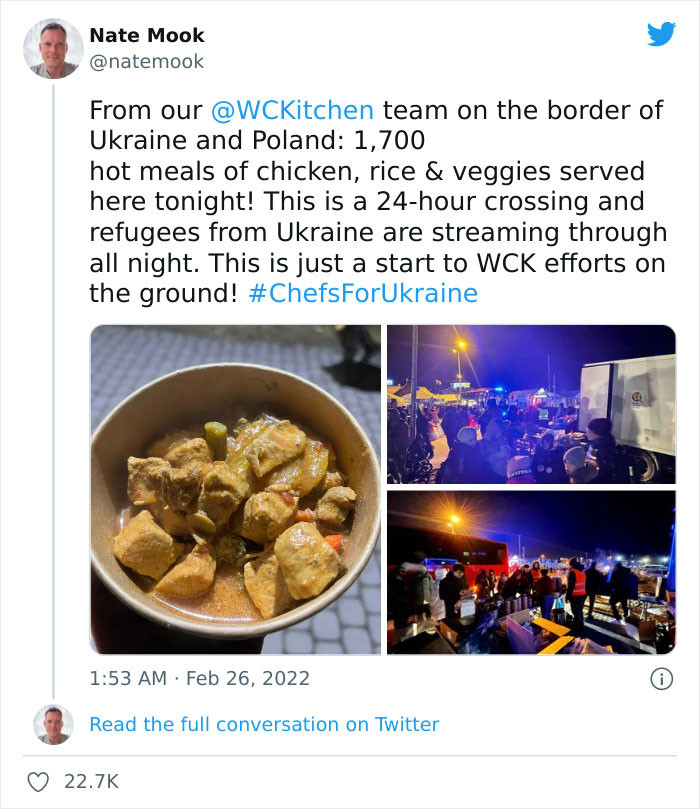 38. Chefs are feeding Ukrainian refugees crossing the Polish border