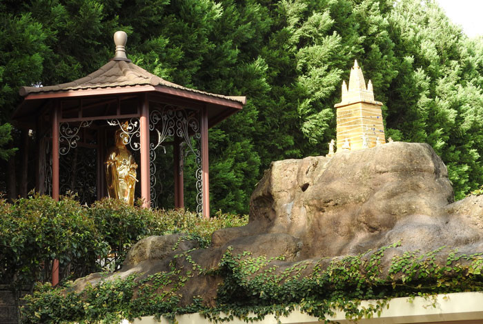 IT guy at a Buddhist retreat center.