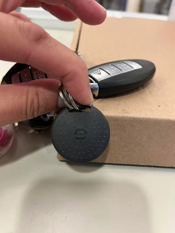 2. “A friend of mine has this on her key rings. I asked her what was it and she didn’t know. I felt it was a tracker but after she told me her boyfriend told her never to remove it off the rings, I definitely concluded it’s a tracker. Correct me if I’m wrong.”