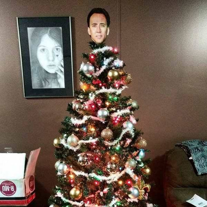 16 Hilarious and Unique Christmas Tree Toppers