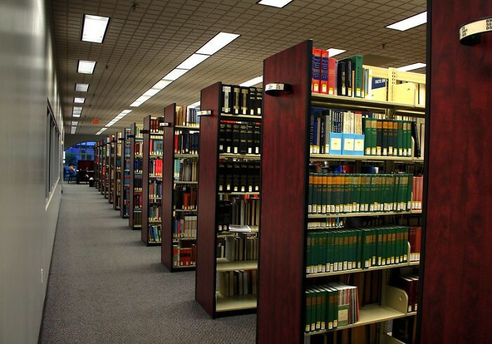 5. A nice clapback from a college student librarian to an entitled celebrity.