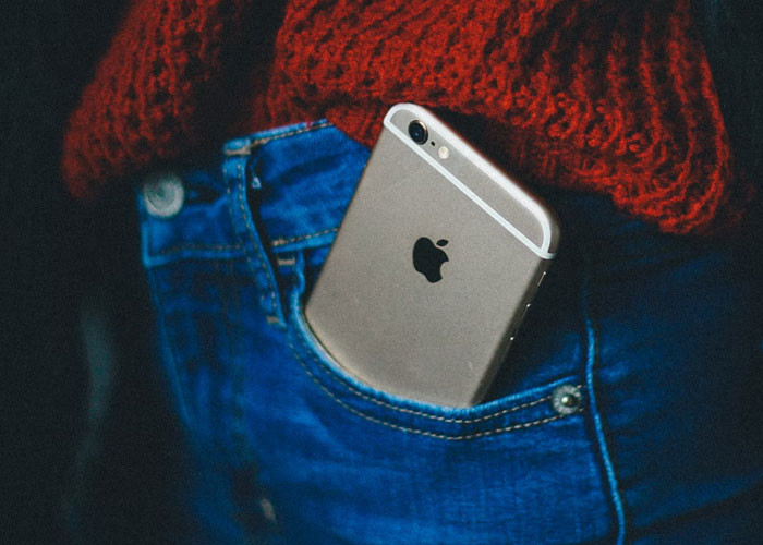 3. The real reason why women's clothes have no pockets.