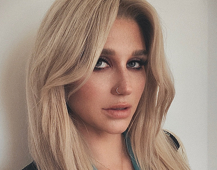 10. Kesha Is An Ordained Minister And Officiates LGBTQ Weddings