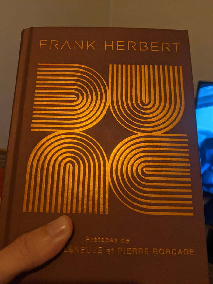 38. A dune book which you can read on every side