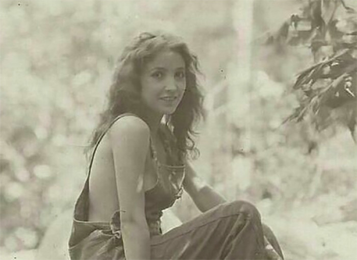 This photograph of actress Bessie Love was taken in 1919 but looks like it could have been taken in the 60's