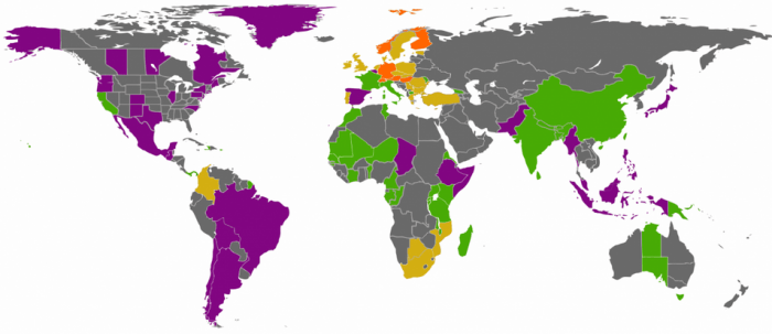 Color-coded chart legend for plastic bag bans, taxes, and regional restrictions.