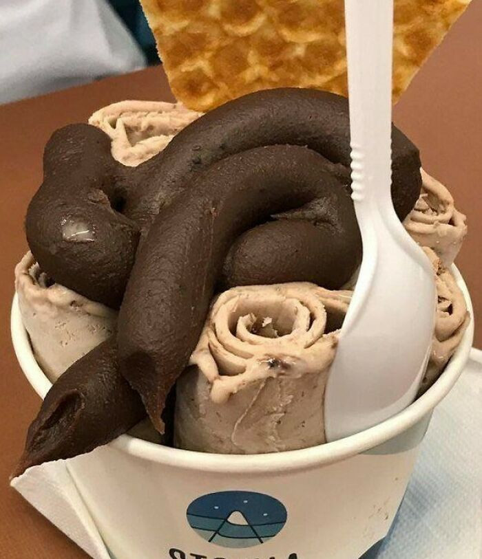 1. Rolled ice cream with chocolate topping