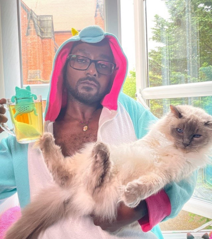 1. Tried taking a picture with my cat, and it turned out great