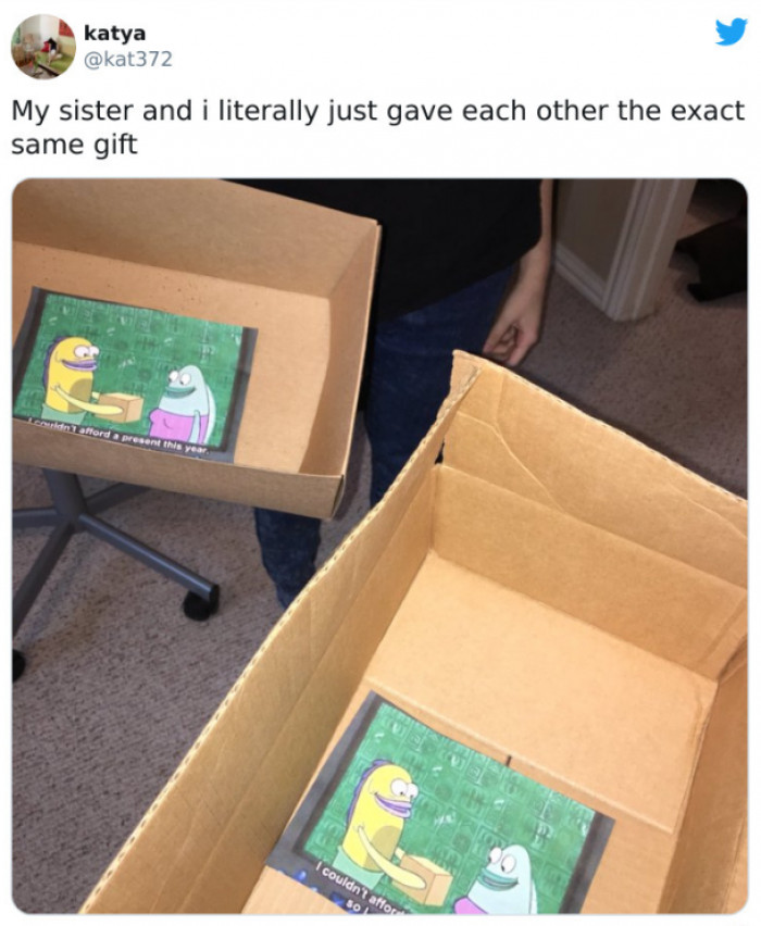 14. Sisters with the same taste.