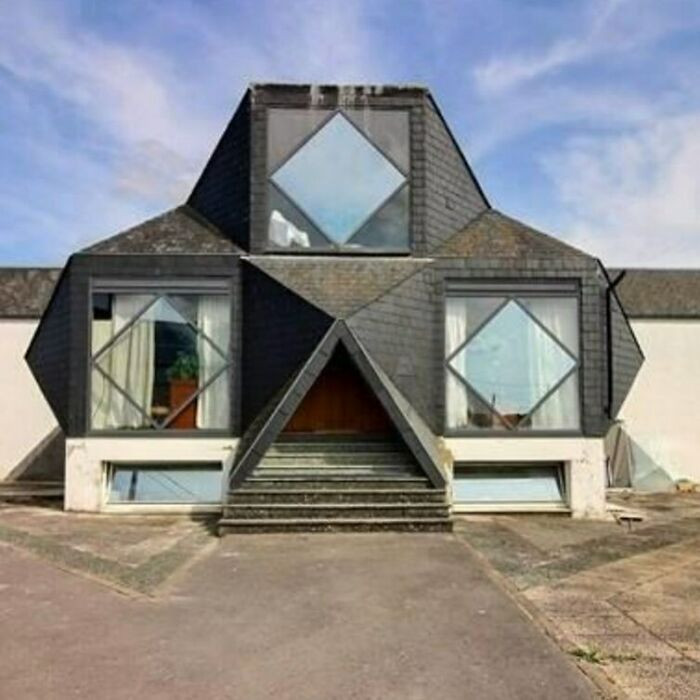 2. What Kind Of Darth Vader-Inspired House Is This
