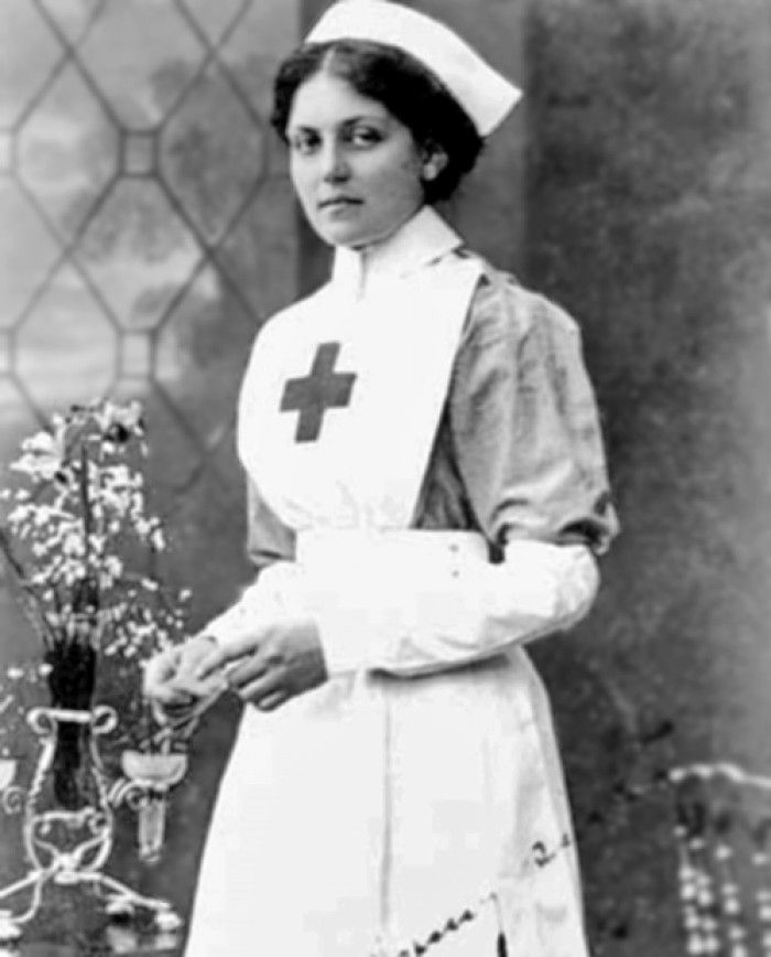 Violet Jessop - She survived the sinking of The Titanic, The Britannic AND The Olympic! 