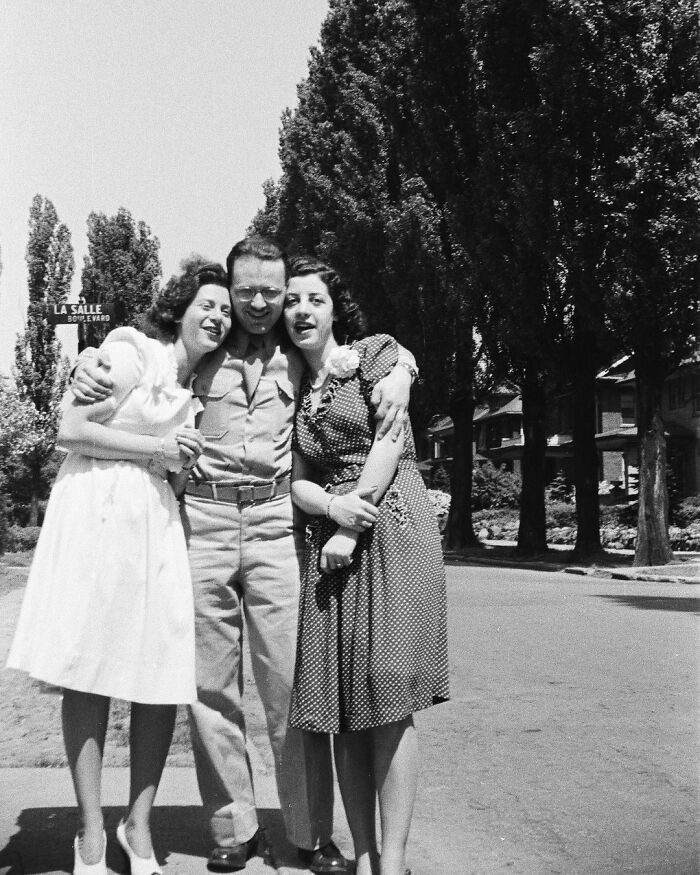 A sign in a photo that says “La Salle Boulevard” was the main clue to conclude that some of the photos were taken in New York City.