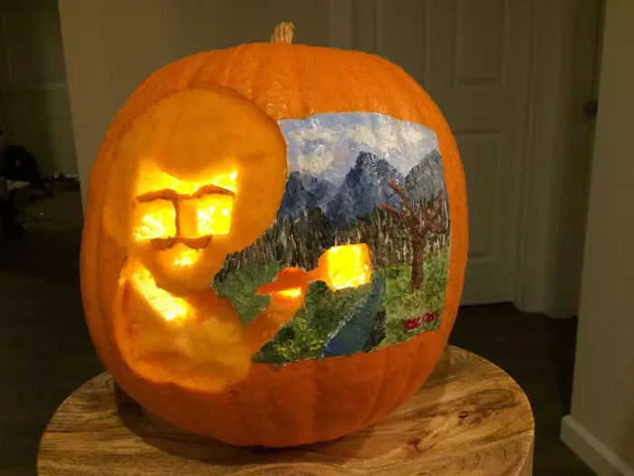 This pumpkin carving is better than any other. Change my mind.