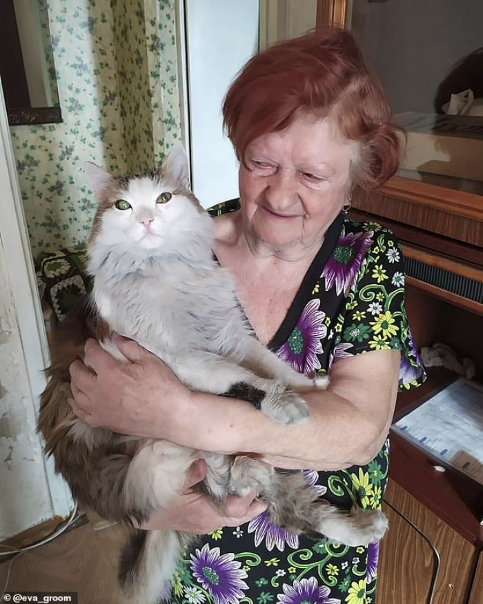 Dina Nikolayevna hugs her cat Lyosha.