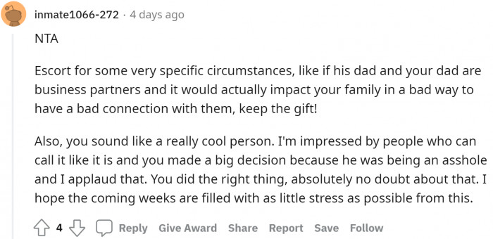 Well, this girl deserves a salute for her boldness and willpower. It isn't easy to call off the wedding on the wedding day.