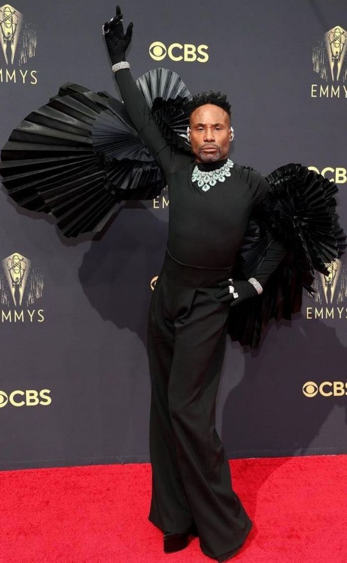 2. Who do we have here? Billy Porter dressed in all black with some silver jewelleries here and there