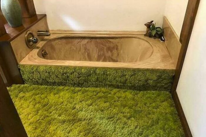 A carpet in the bathroom. Wow.